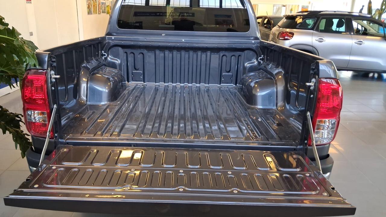 Toyota Hilux 2.4 D-4D A/T 4WD 4 porte Double Cab Lounge Iva esclusa