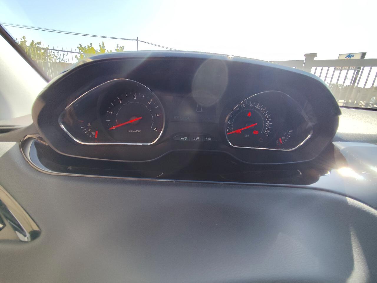 Peugeot 208 1.4 HDi 68 CV 5 porte Allure
