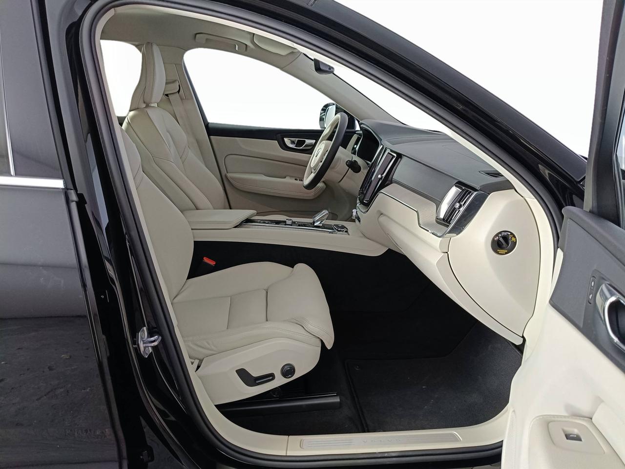 VOLVO XC60 II 2022 - XC60 2.0 b4 Inscription awd auto
