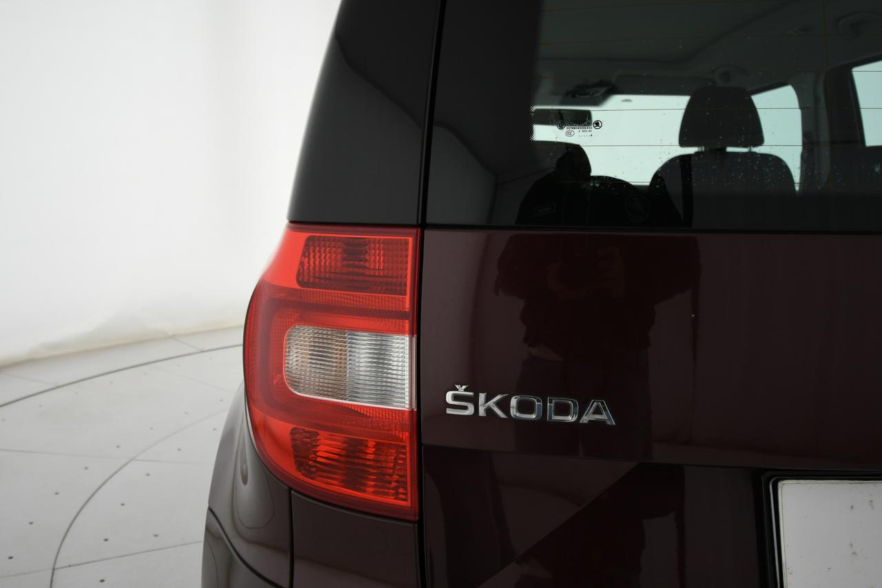 SKODA Yeti 2.0 tdi Elegance 4x4 140cv X COMMERCIANTI+TETTO PANORAMICO