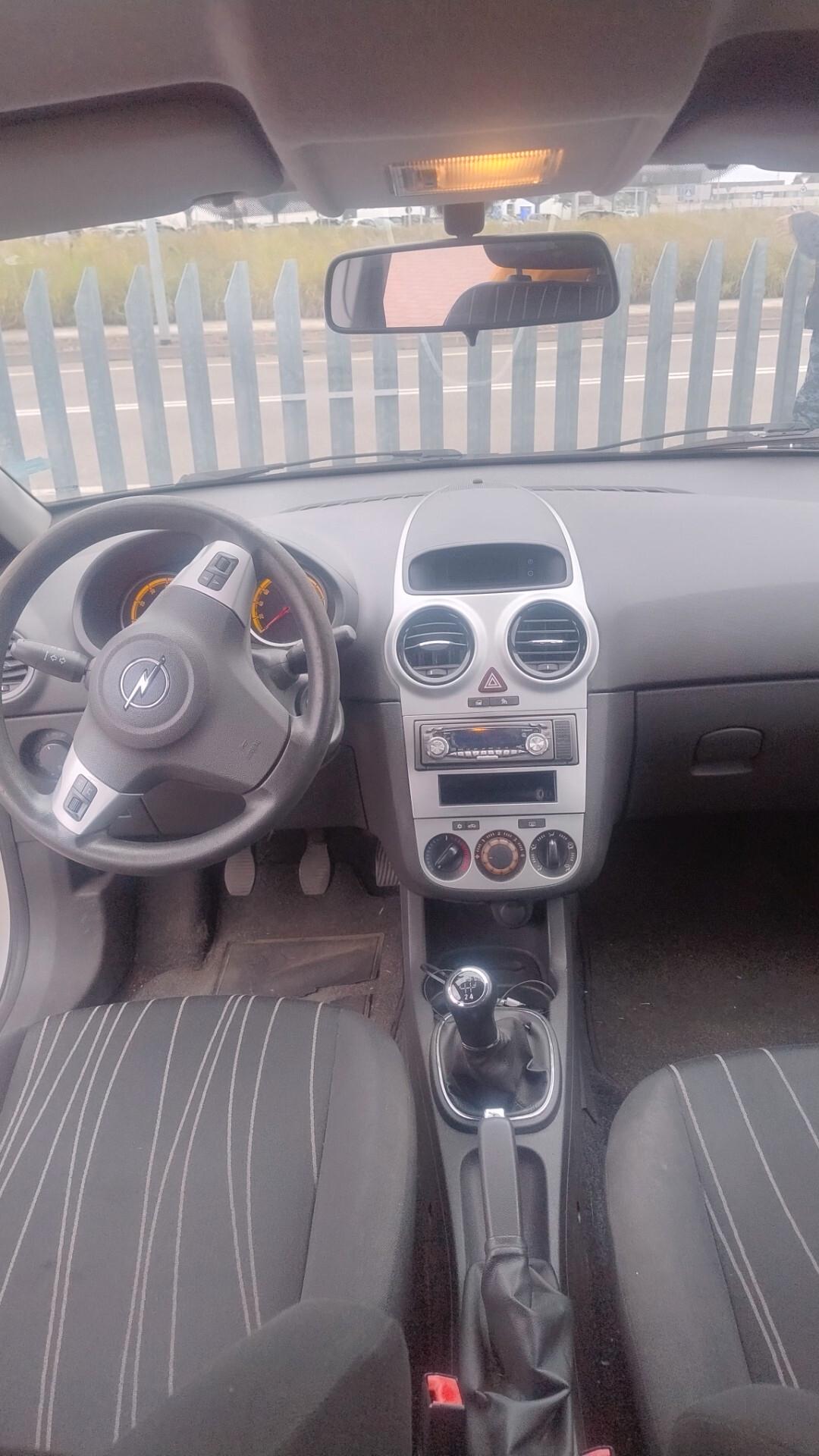 Opel Corsa 1.4 16V 5 porte Cosmo