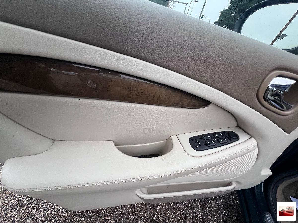 JAGUAR - S-Type - 2.5 V6 24V Executive