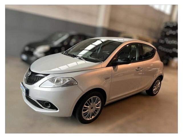 Lancia Ypsilon 1.2 69 CV 5 porte Gold X NEOPATENTATI