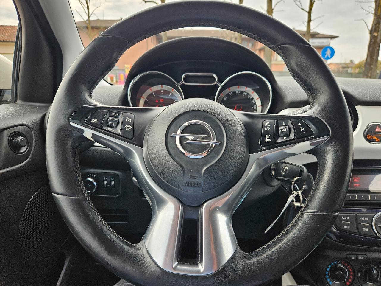 Opel Adam 1.2 70 CV Slam neopatentati by color