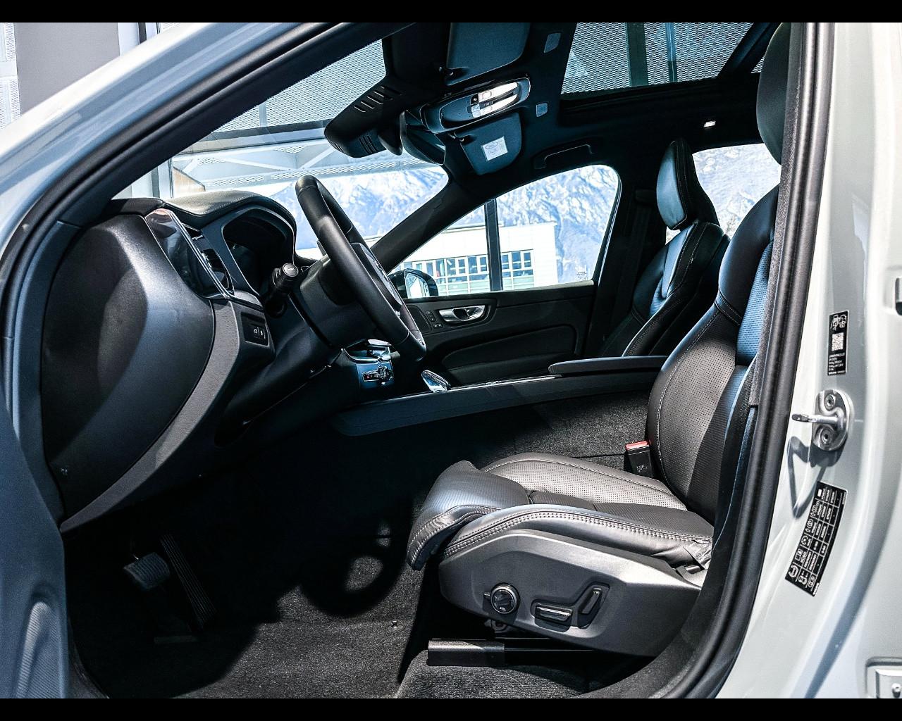 VOLVO XC60 Ultra Black Edition T6 AWD AUT