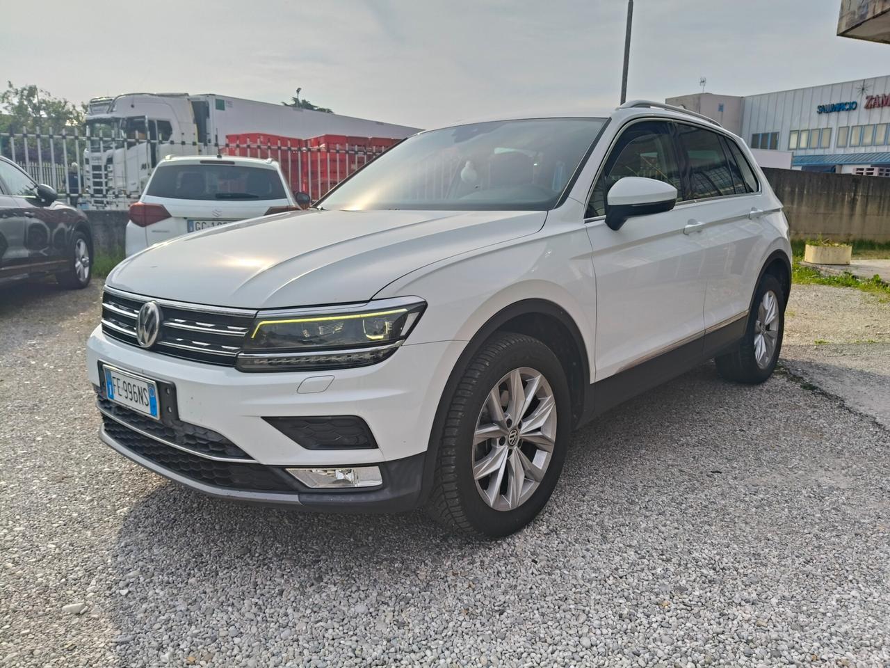 Volkswagen Tiguan 2.0 TDI SCR DSG 4MOTION Business BMT