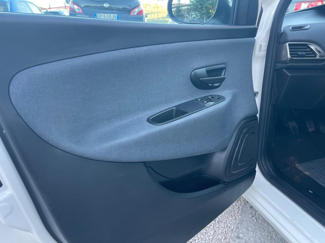 Lancia Ypsilon Gold Hybrid 1.0 FireFly 70cv