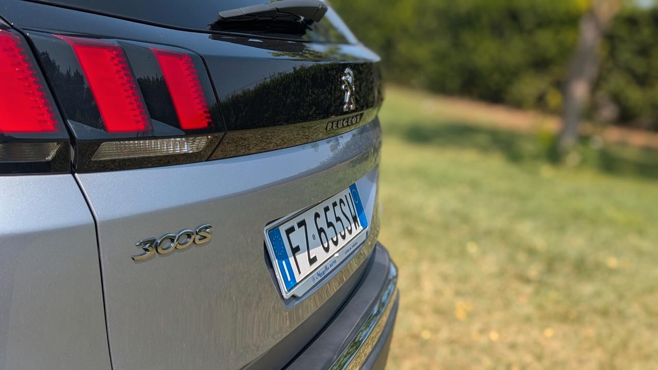 Peugeot 3008 BlueHDi 130 EAT8 TETTO APRIBILE