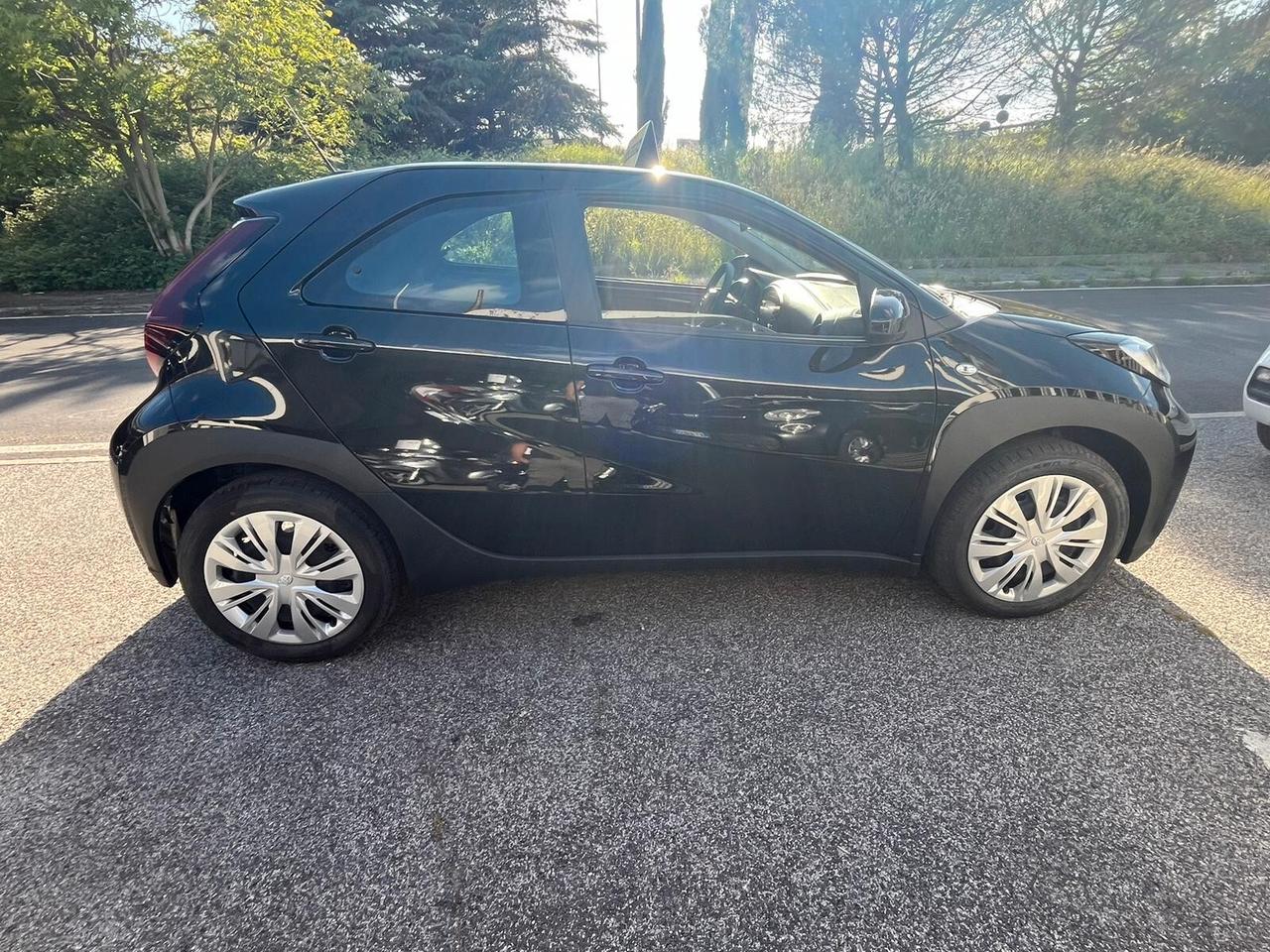 NOLEGGIO TOYOTA AYGO X 1.0 VVT - I 72 CV 5 PORTE ACTIVE – (150 KM GIORNALIERI INCLUSI) TARIFFA GIORNALIERA: 40,00 EURO FORMULA SETTIMANALE: 320,00 EURO FORMULA MENSILE: 800,00 EURO