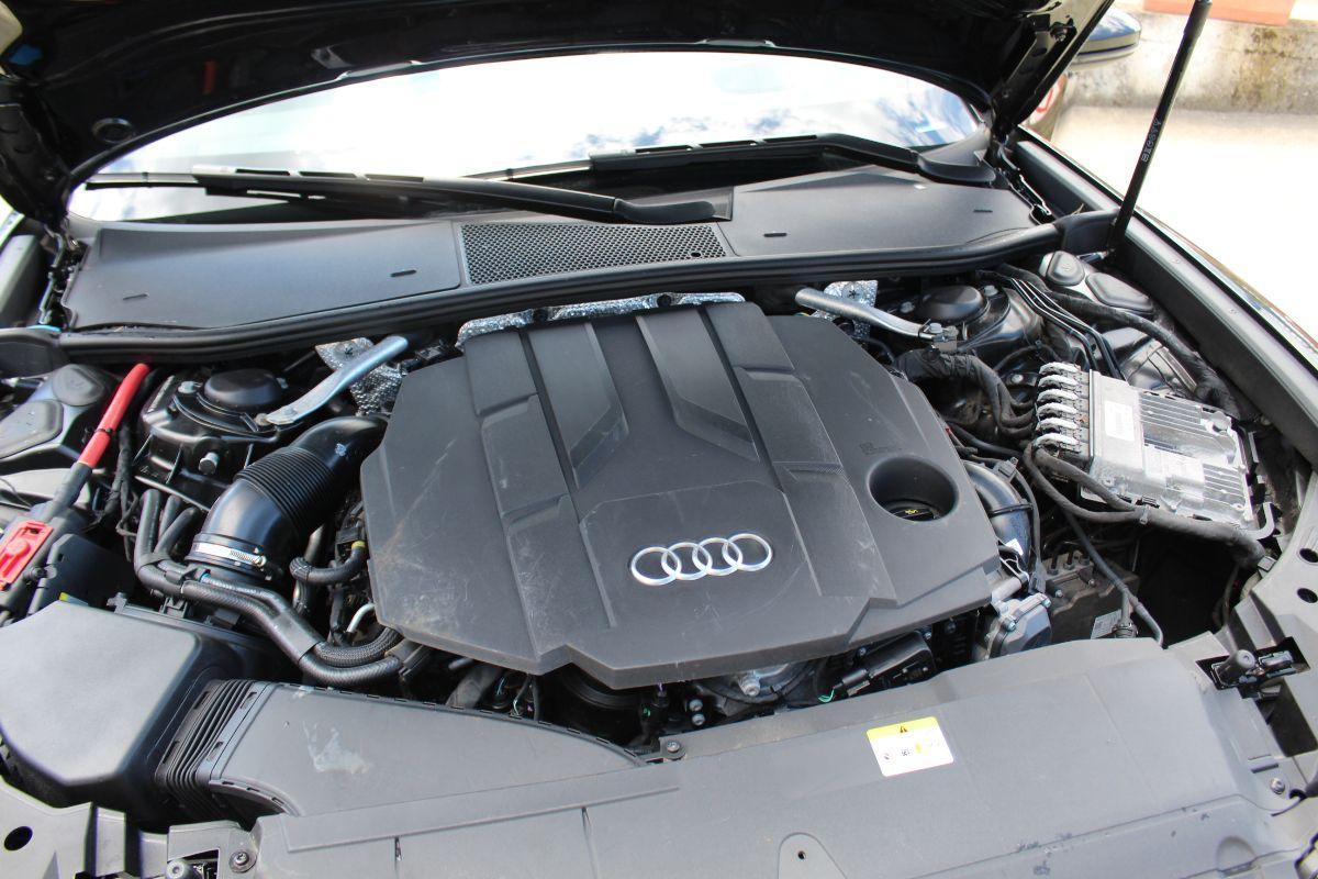 AUDI - A6 Avant - A6 Av 40 2.0 TDI qu ultra S tr Bus. Des.