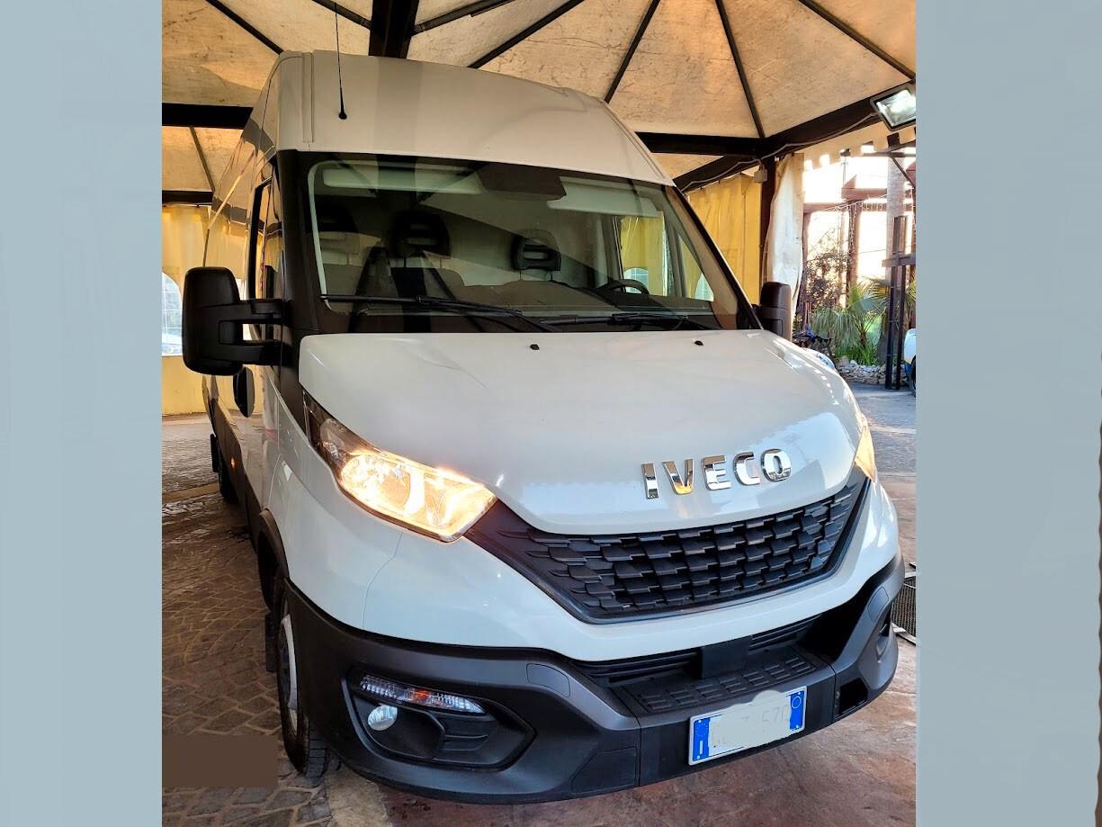 IVECO FURGONE CASSONATO