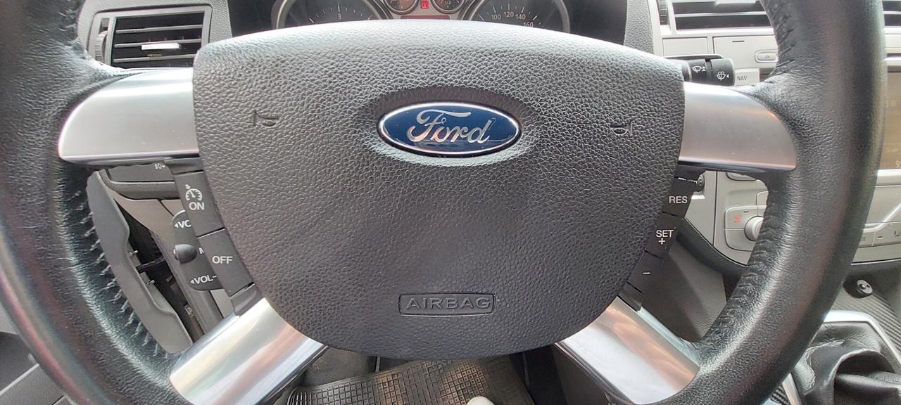 KUGA 2,0 DIESEL 163 CV 4WD 4X4 POWERSHIFT SEDILI ELETTRICI PELLE TELEFONO NAVIGATORE FULL