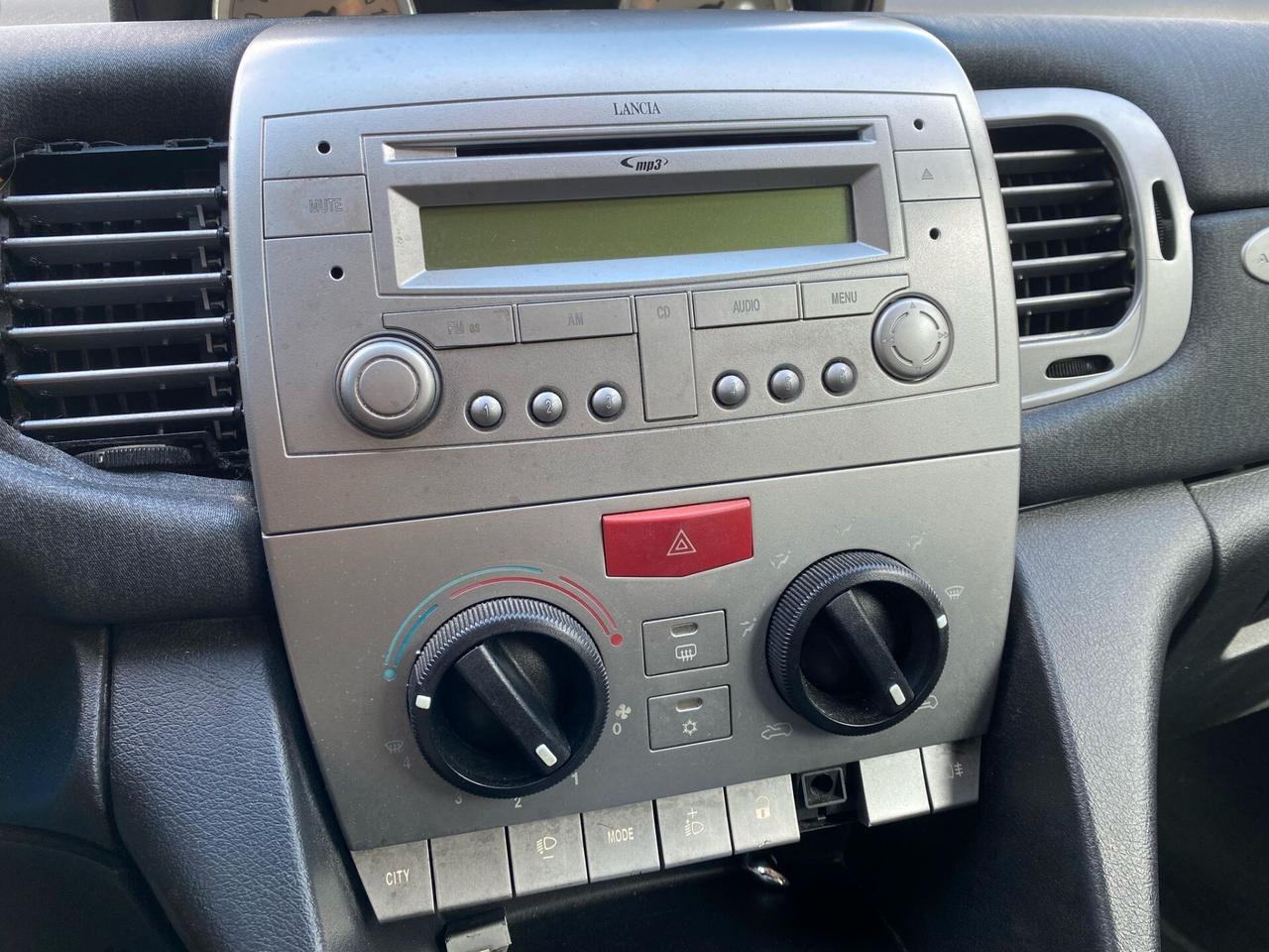 Lancia Ypsilon 1.4 Argento Ecochic GPL