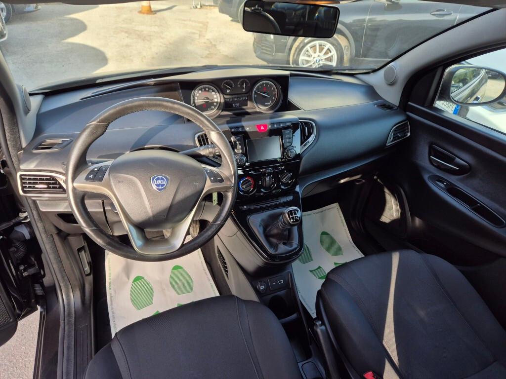 Lancia Ypsilon 1.2 69 CV 5-POSTI Gold