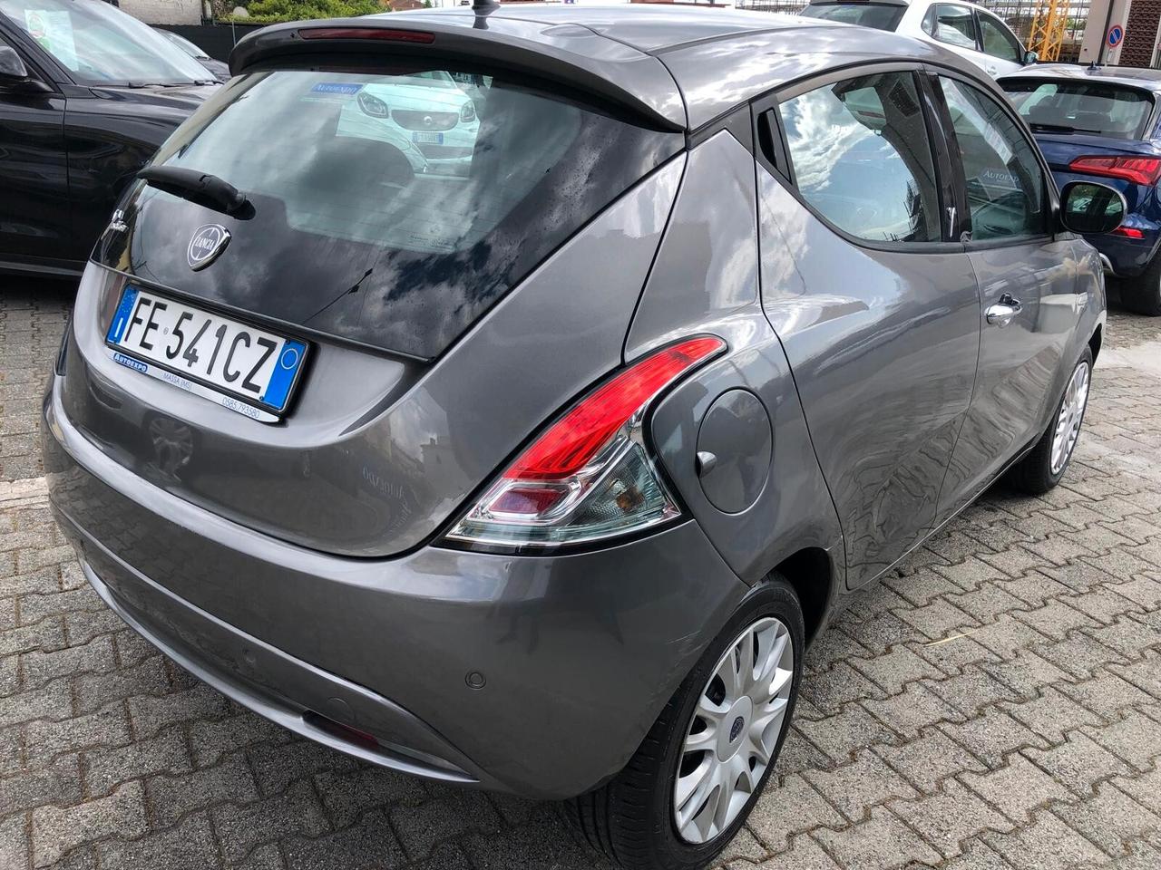 Lancia Ypsilon 1.2 69 CV 5 porte PLATINUM UNICO PROPRIETARIO GARANZIA EUROPEA 12 MESI RINNOVABILE