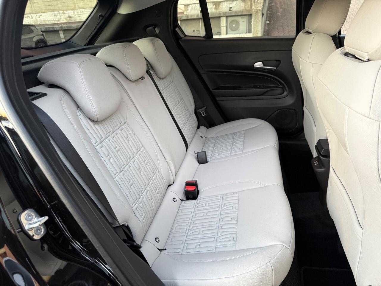 Fiat 600 Hybrid 145 CV DCT MHEV La Prima