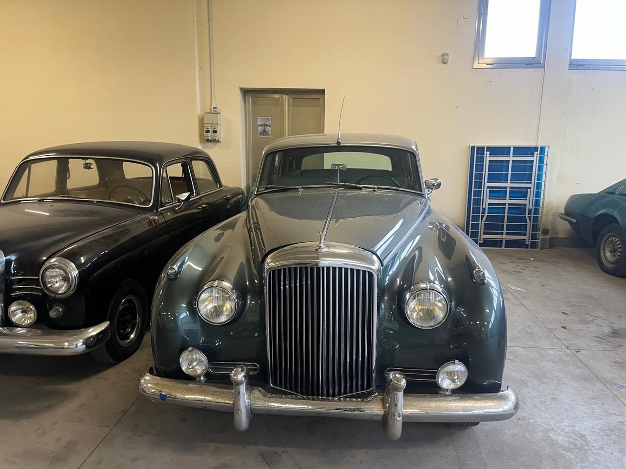Bentley S1 Guida a SX