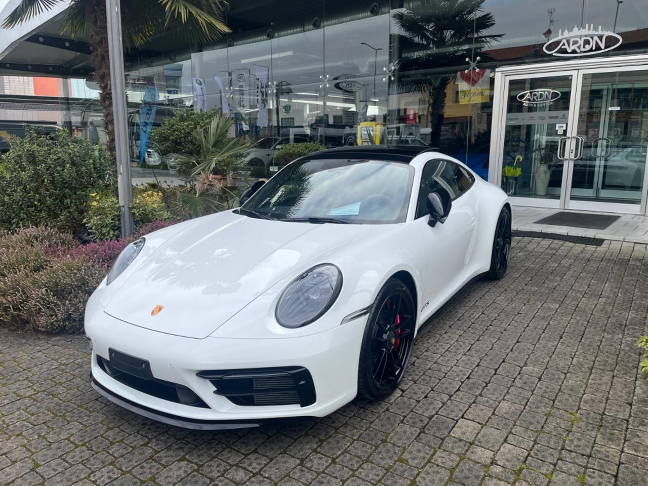 Porsche 911 Carrera 4 GTS