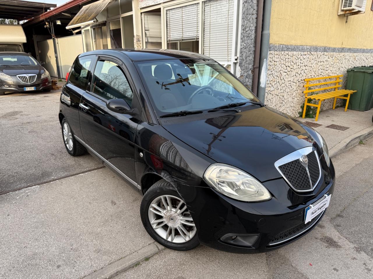 Lancia Ypsilon 1.3 MJT 75 CV Oro