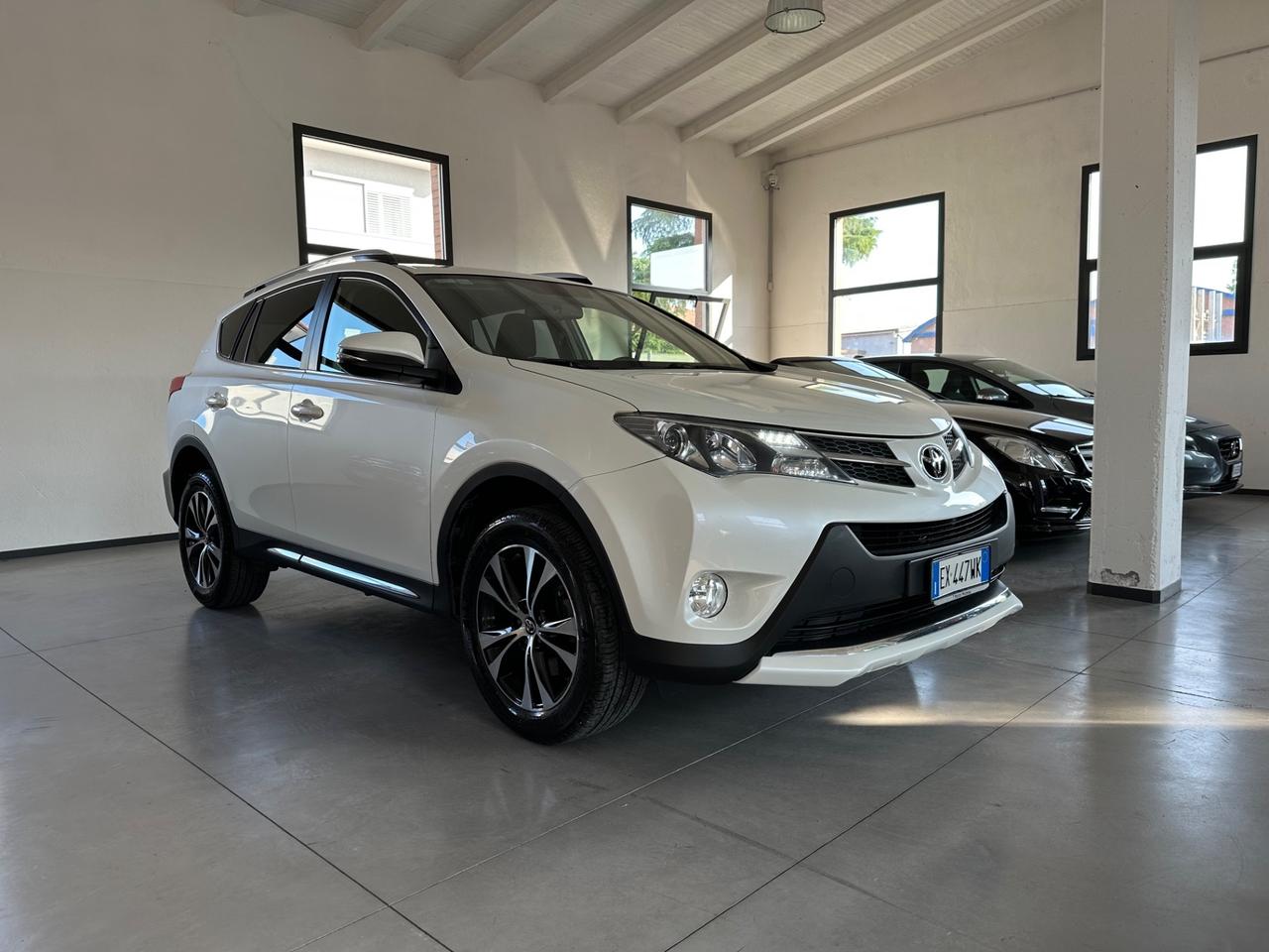 Toyota RAV 4 RAV4 2.0 D-4D 2WD Style White Ed.