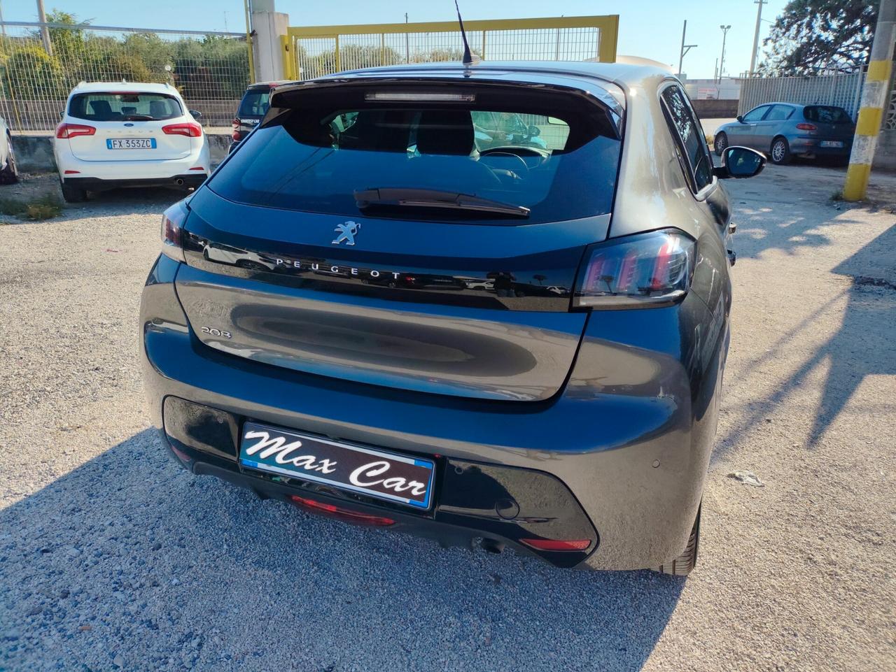 Peugeot 208 PureTech 75 Stop&Start 5 porte Allure – 2022 – 10.100 km . Vendita senza IVA (regime del margine)