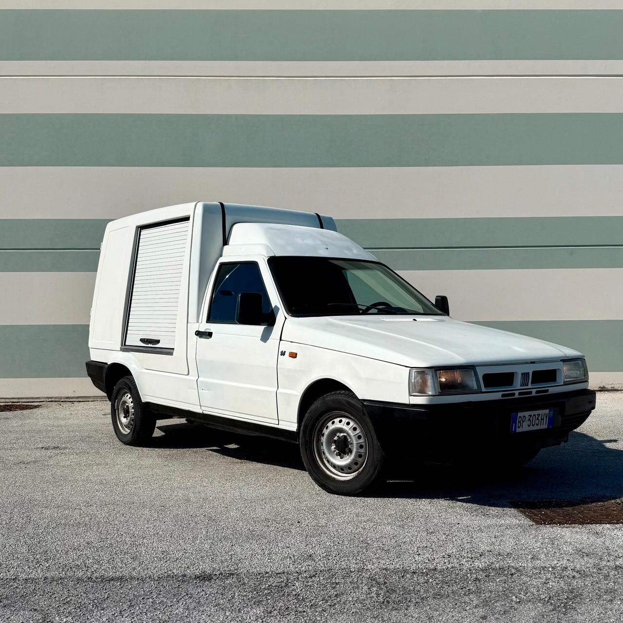 Fiat Fiorino con serranda laterale