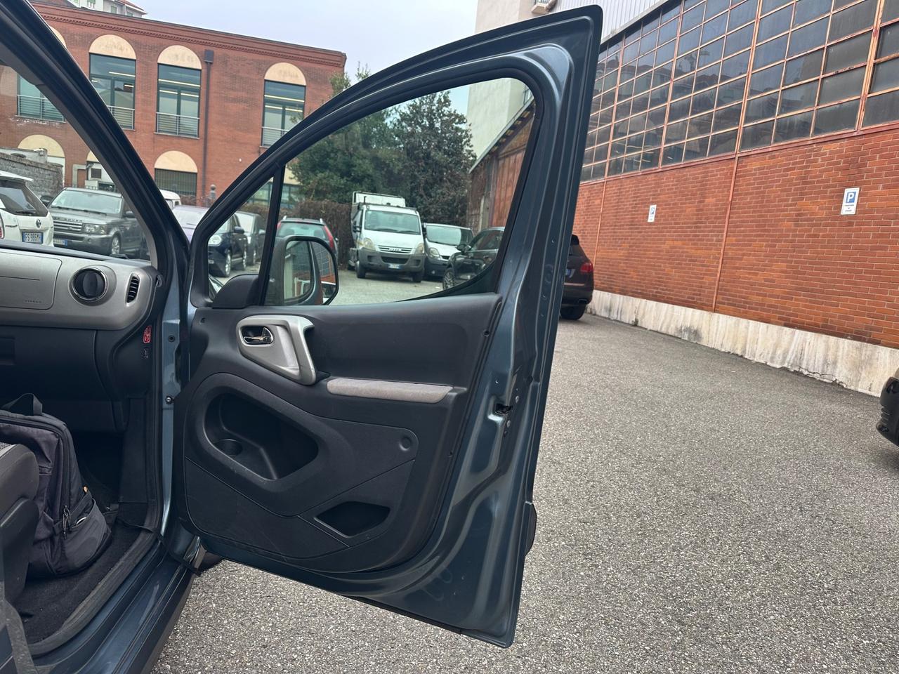 Peugeot Partner 7 posti 1.6 gpl della casa euro 5