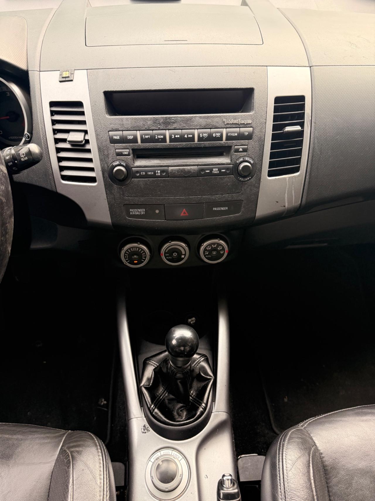 Mitsubishi Outlander 2.0 DI-D Instyle 7 p.ti DPF