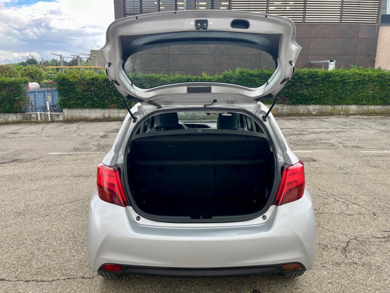Toyota Yaris 1.3benz 2015 90.000km perfetta per neopatentati