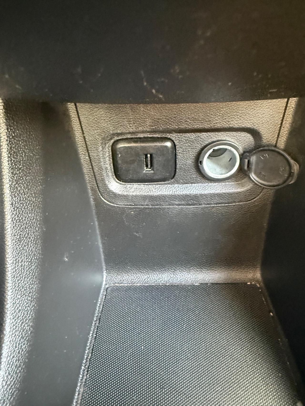 Opel Karl Rocks 1.0 73 CV GPL euro 6 neopatentati