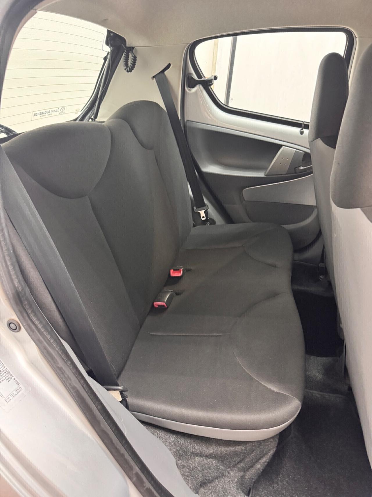 Toyota Aygo 1.0 12V VVT-i 5 porte Deep Ocean Connect