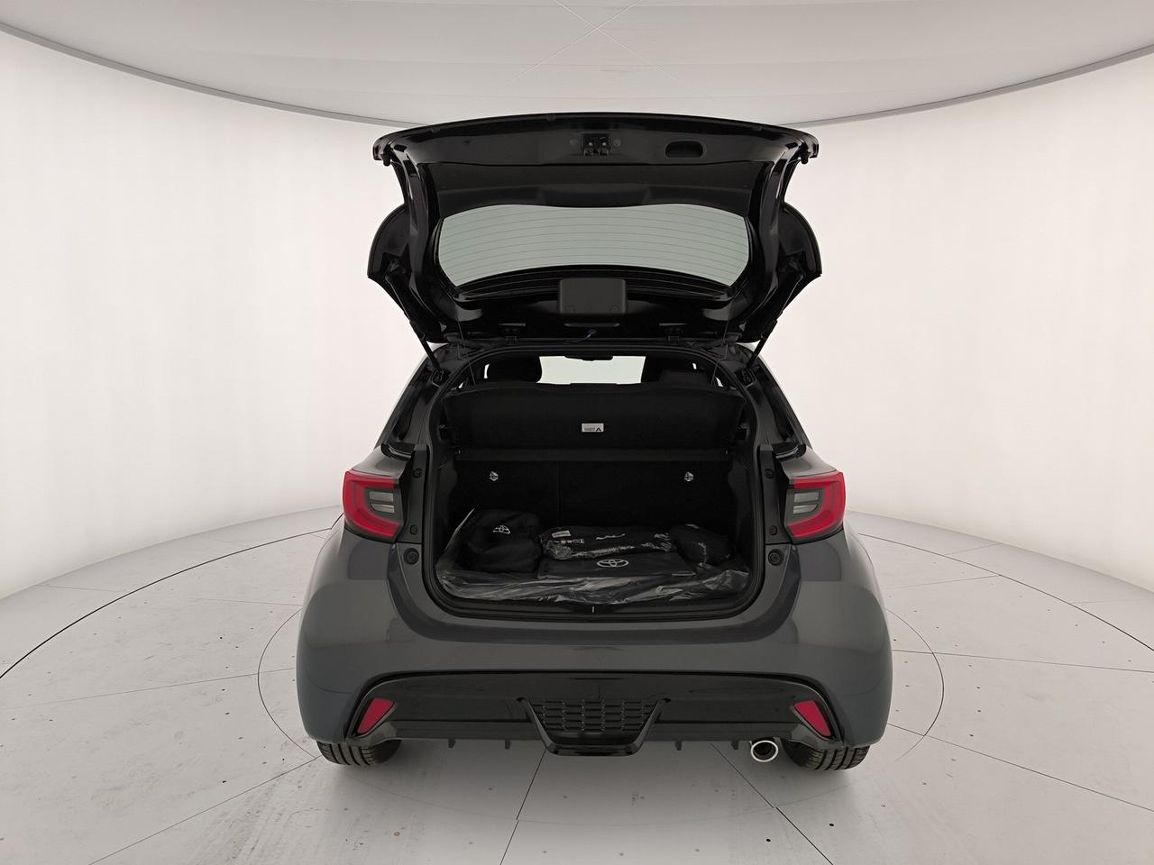 Toyota Yaris 1.5h 130 gr sport