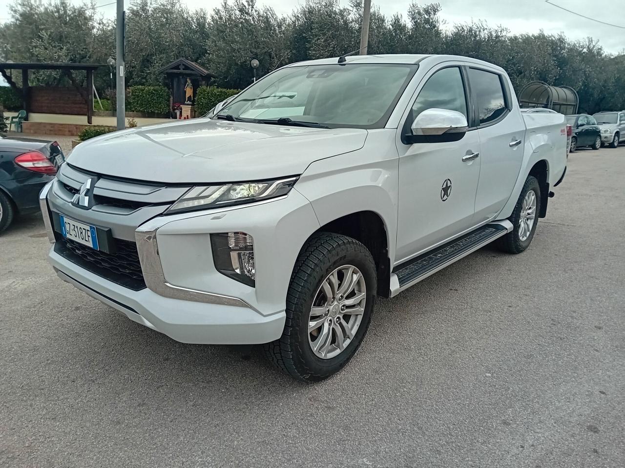 Mitsubishi L200 2.3 D Club Cab 4x4 Super Select Intense