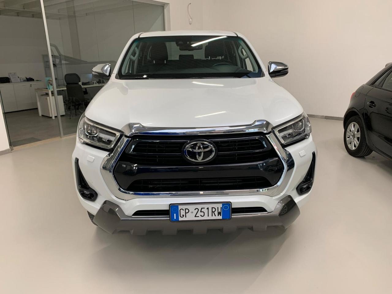 Toyota Hilux 2.8 D A/T 4WD 4 porte Double Cab Executive