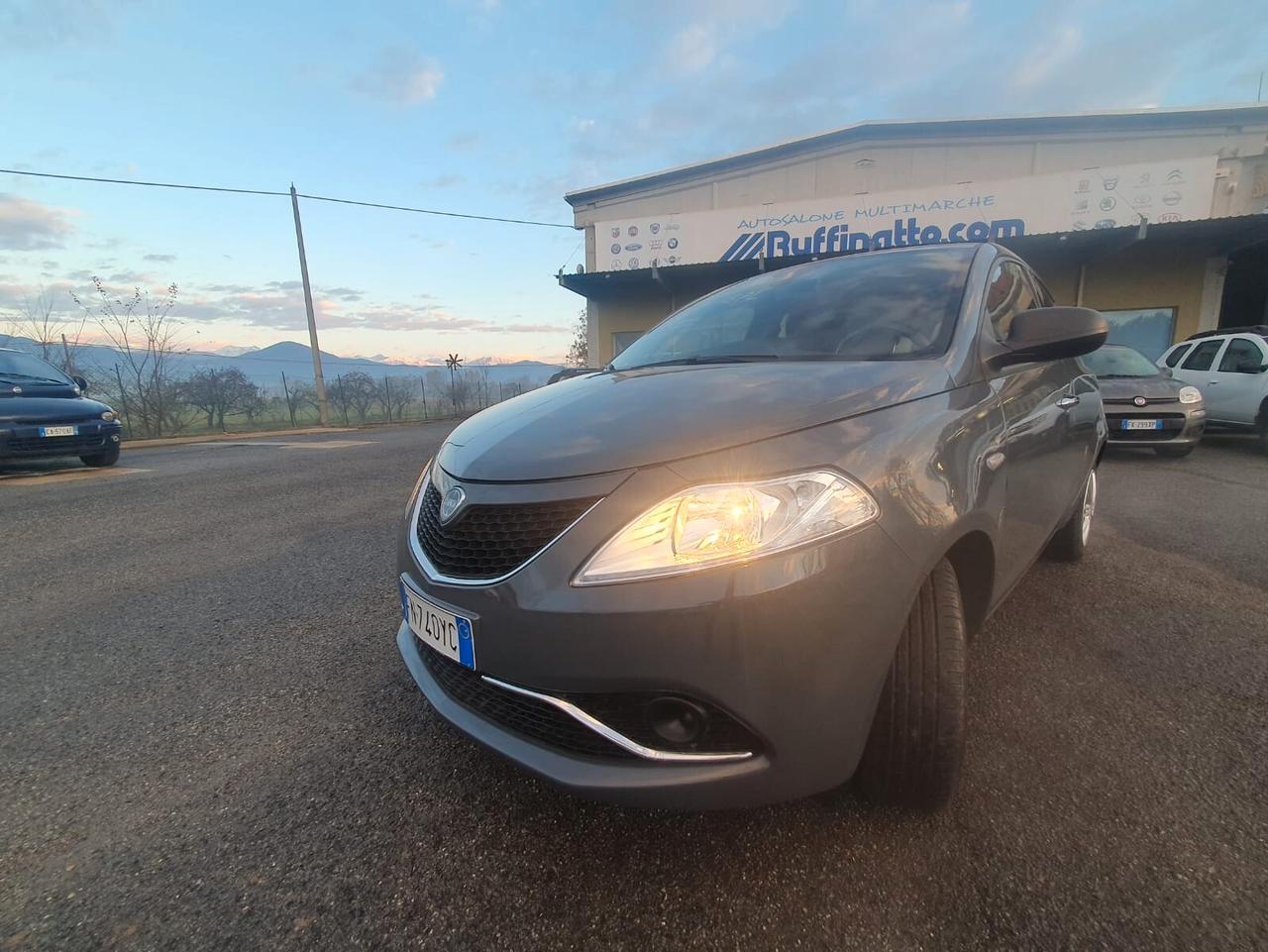 Lancia Ypsilon 1.2 69 CV 5 porte GPL Ecochic Silver