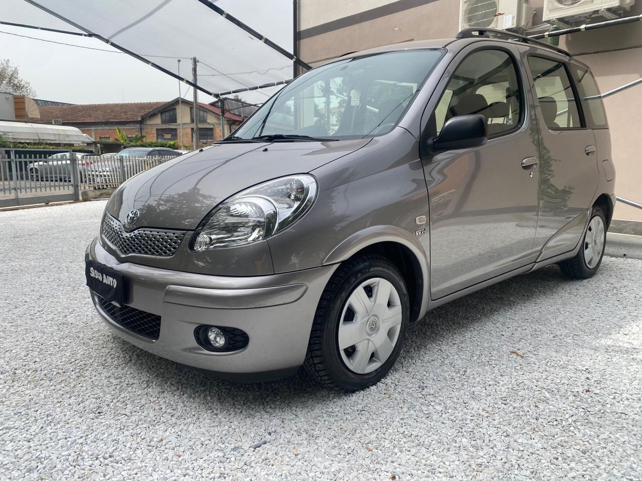Toyota Yaris Verso 1.3i 16V cat Sol '03 NEOPATENTATI!!!