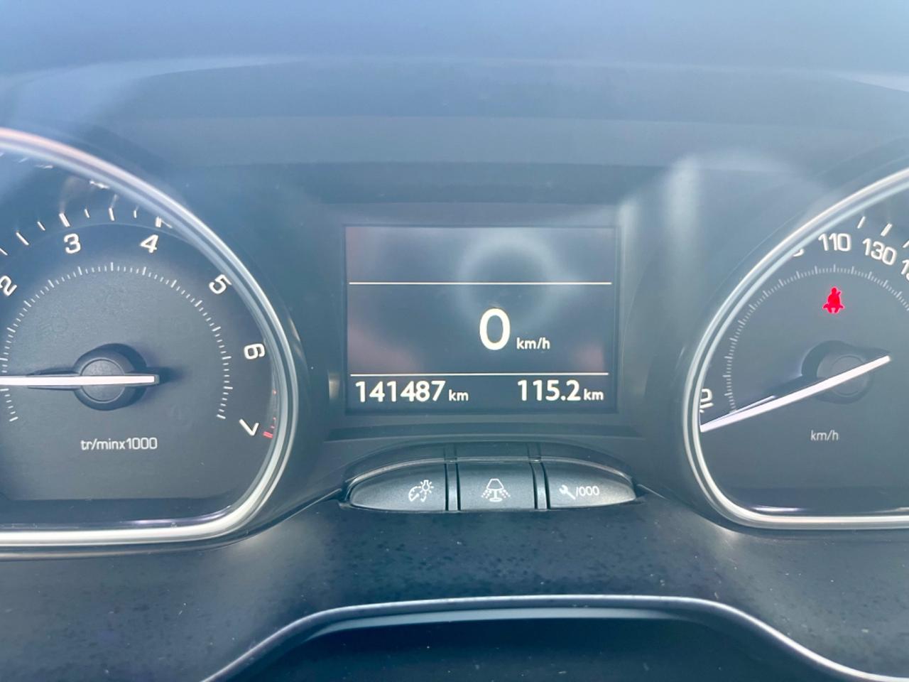 Peugeot 2008 1.6benz 2014 141.000km tagliandati