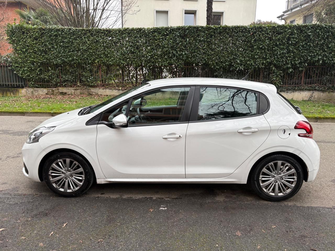 Peugeot 208 PureTech 82 5 porte Allure