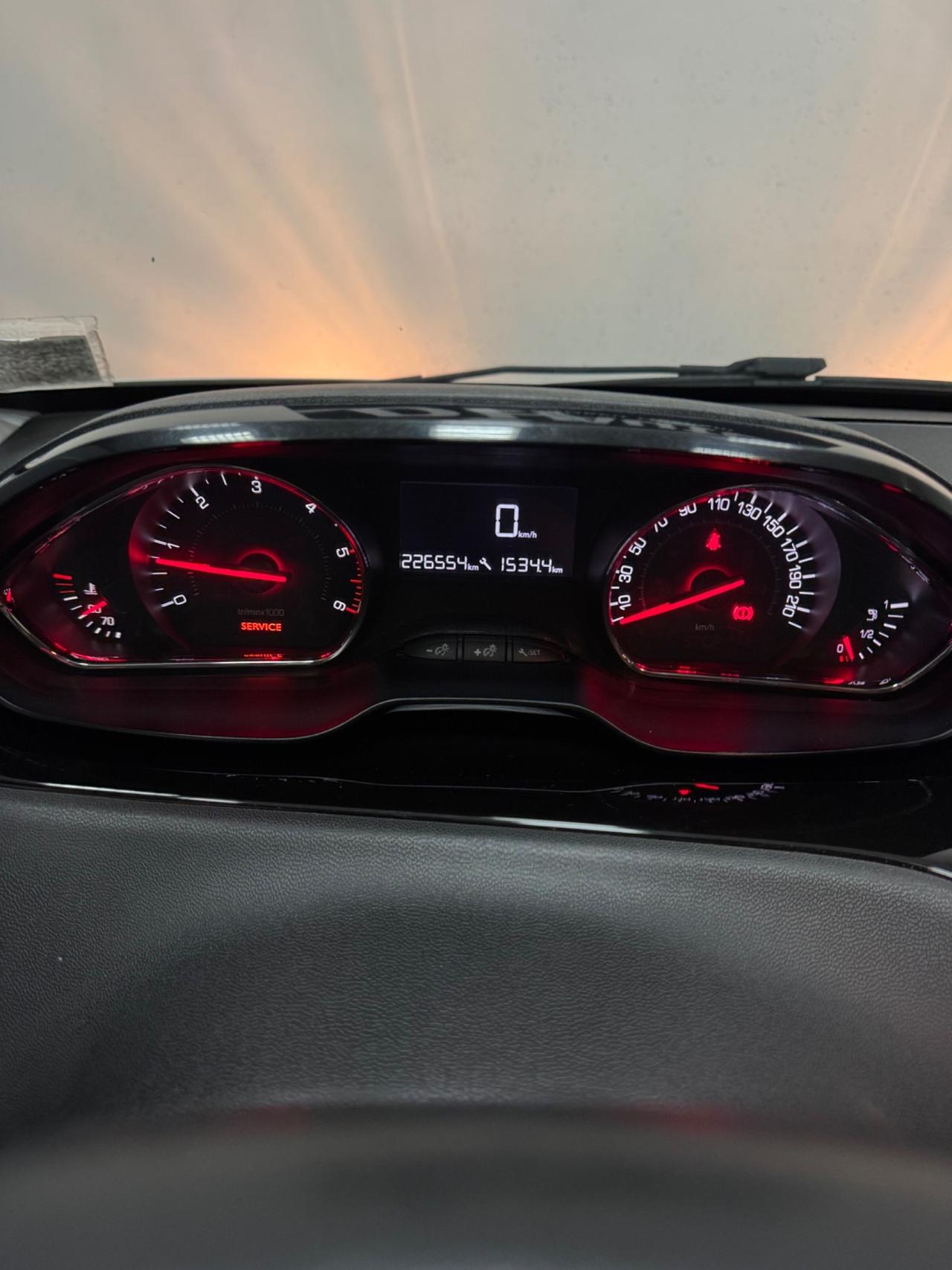 Peugeot 208 1.4 HDi 68 CV 5 porte Allure