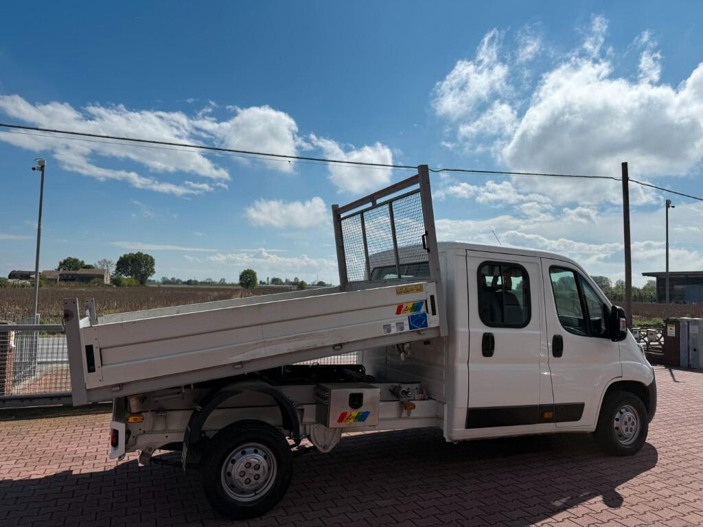 Peugeot Boxer 335 2.2 BlueHDi 140 S&S PM-DC Cabinato
