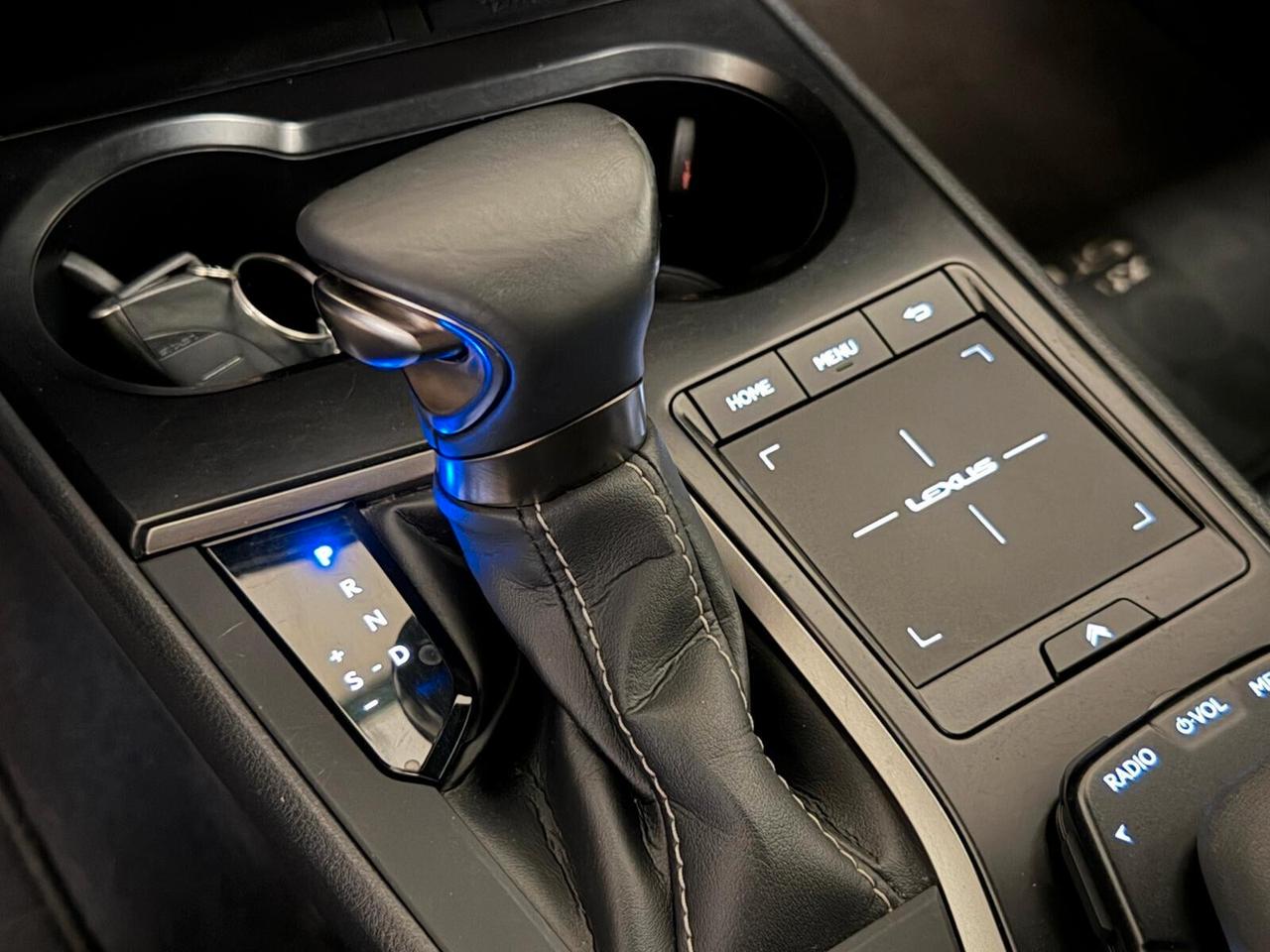 Lexus UX Hybrid Business
