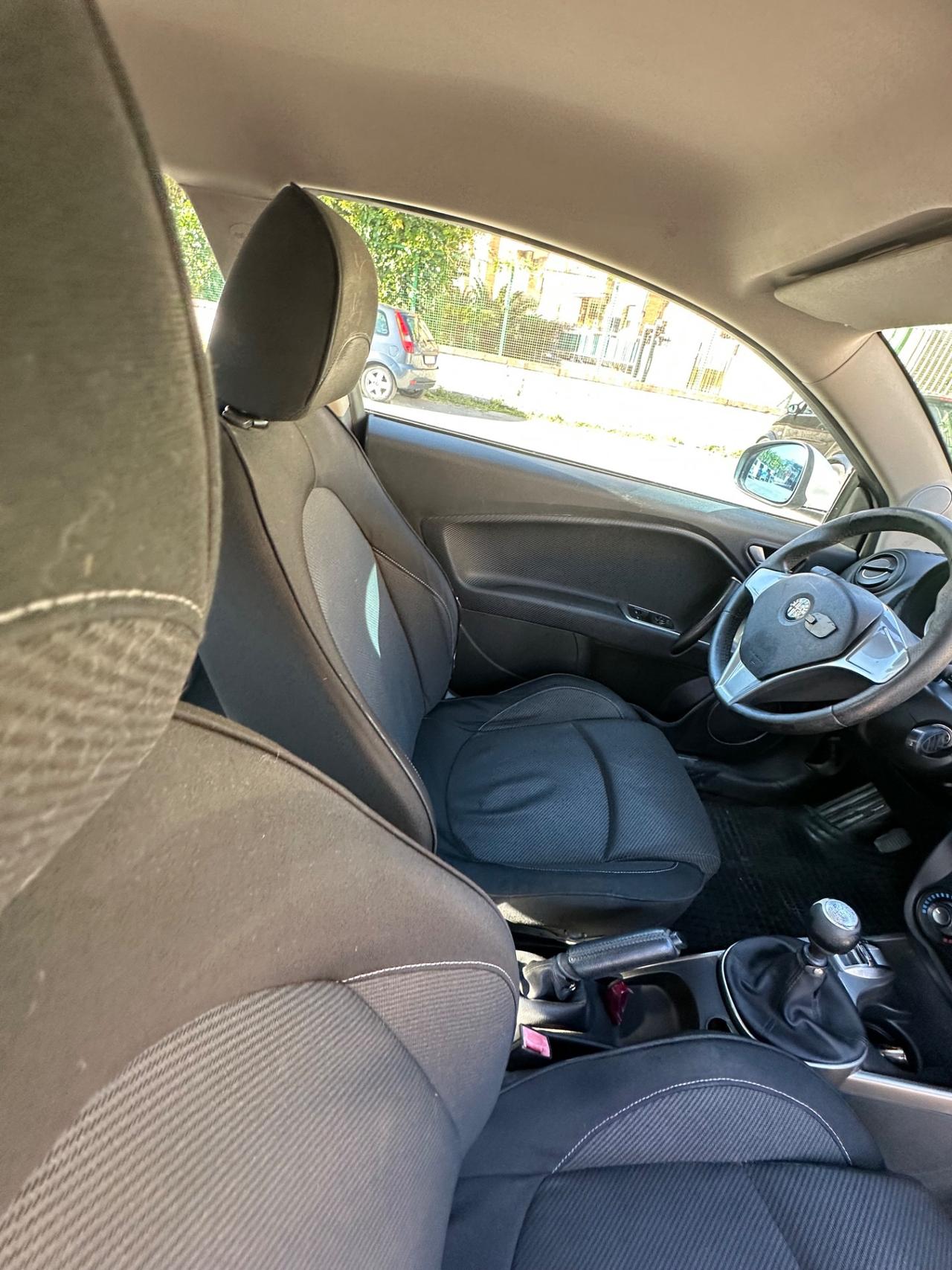 Alfa Romeo MiTo 1.6 JTDm 16V Distinctive Sport Pack