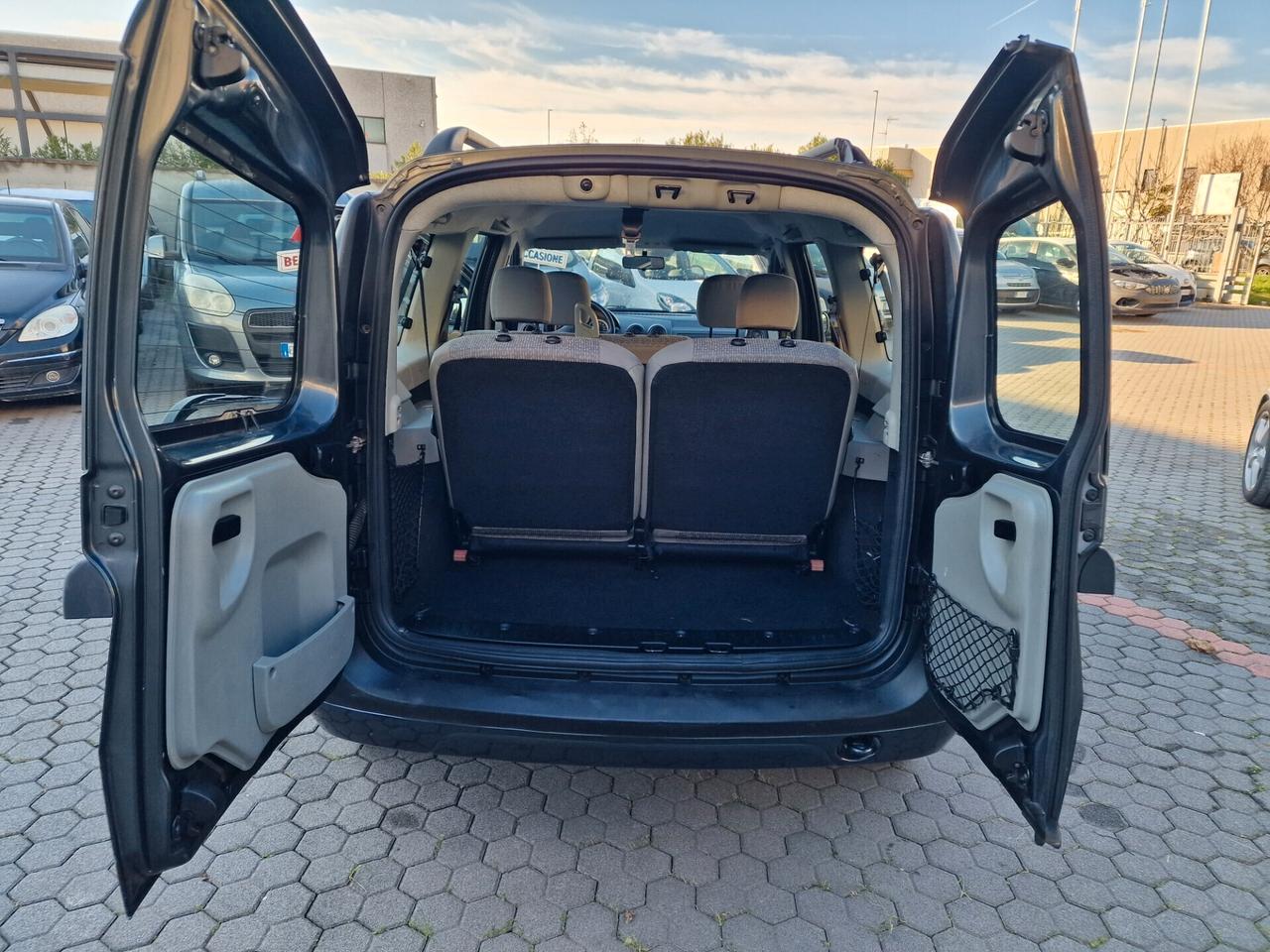 Dacia Logan 1.6 benzina 105cv 7 POSTI