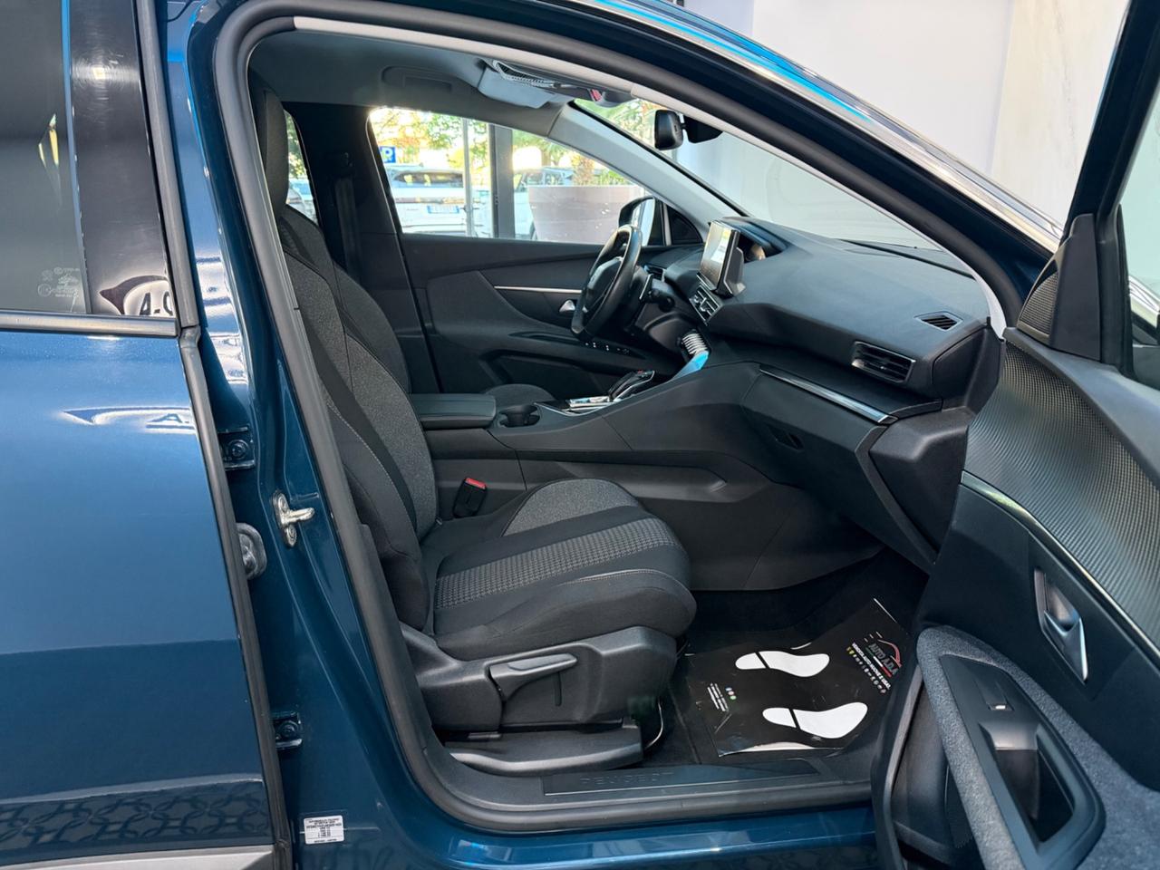 Peugeot 3008 BlueHDi 130 S&S EAT8 Active Pack