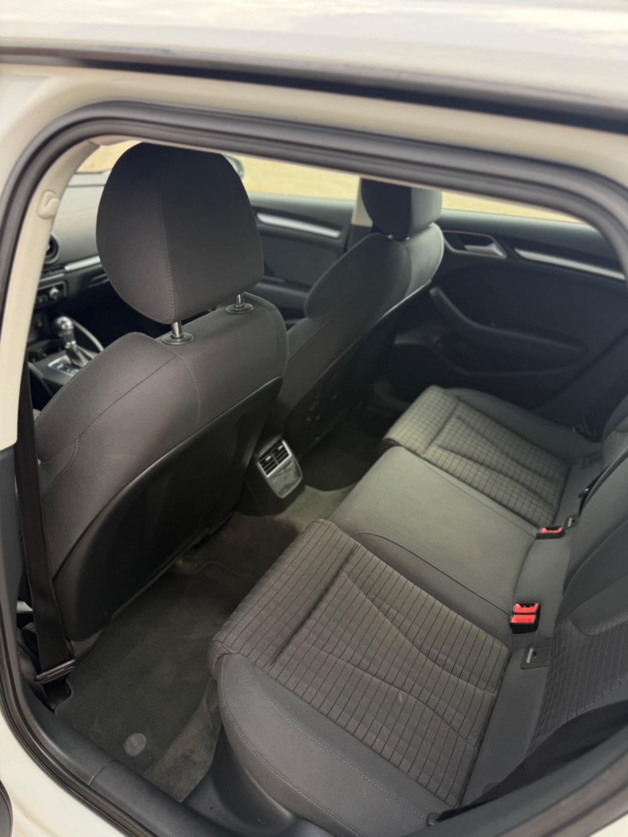 Audi A3 1.6 TDI clean diesel S tronic Ambition