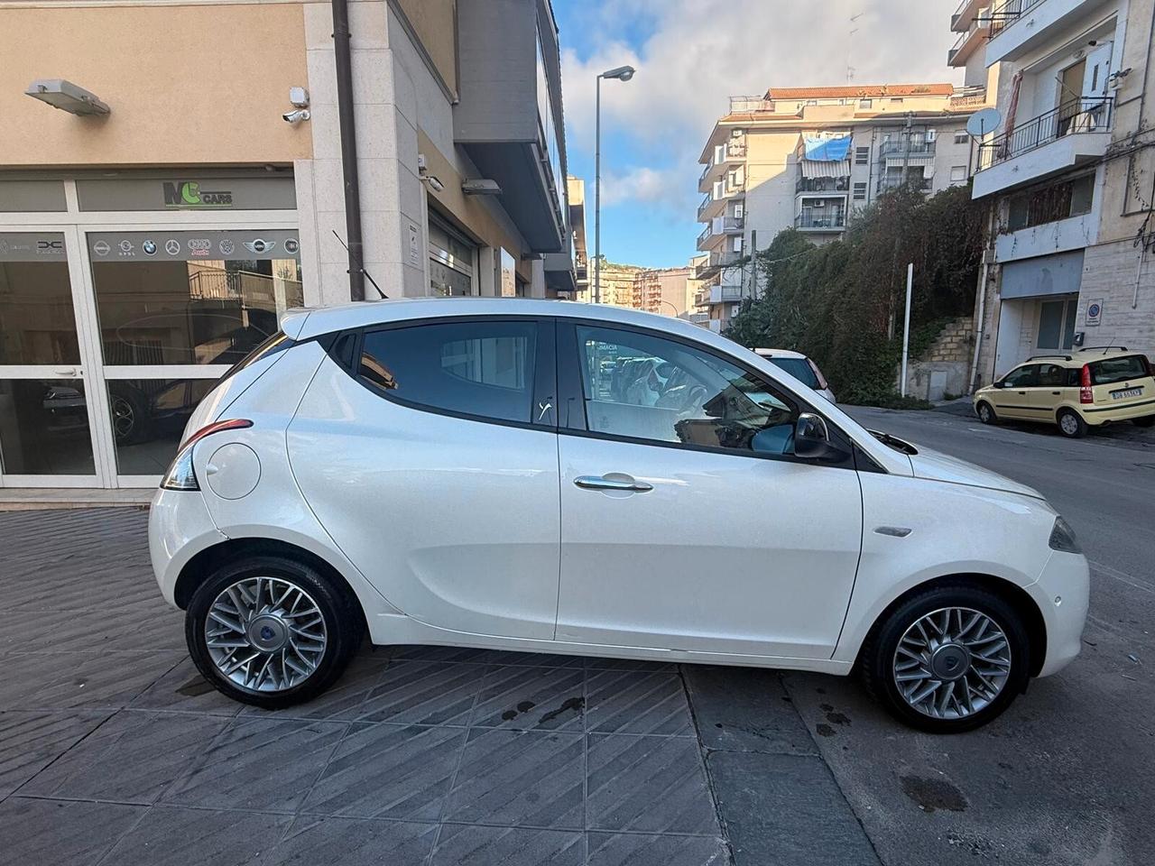 Lancia Ypsilon 1.3 MJT 16V 95 CV 5 porte S&S Silver