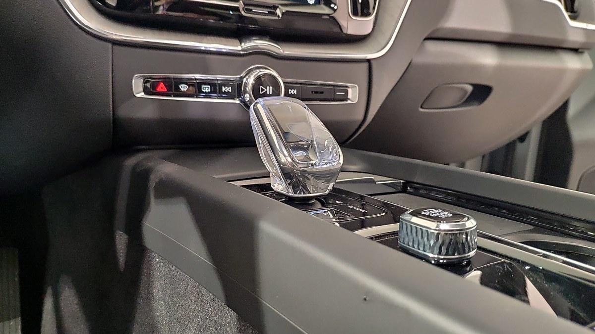 VOLVO Xc60 T8 Recharge Plug-In Hybrid Awd Aut. Ultimate Dark