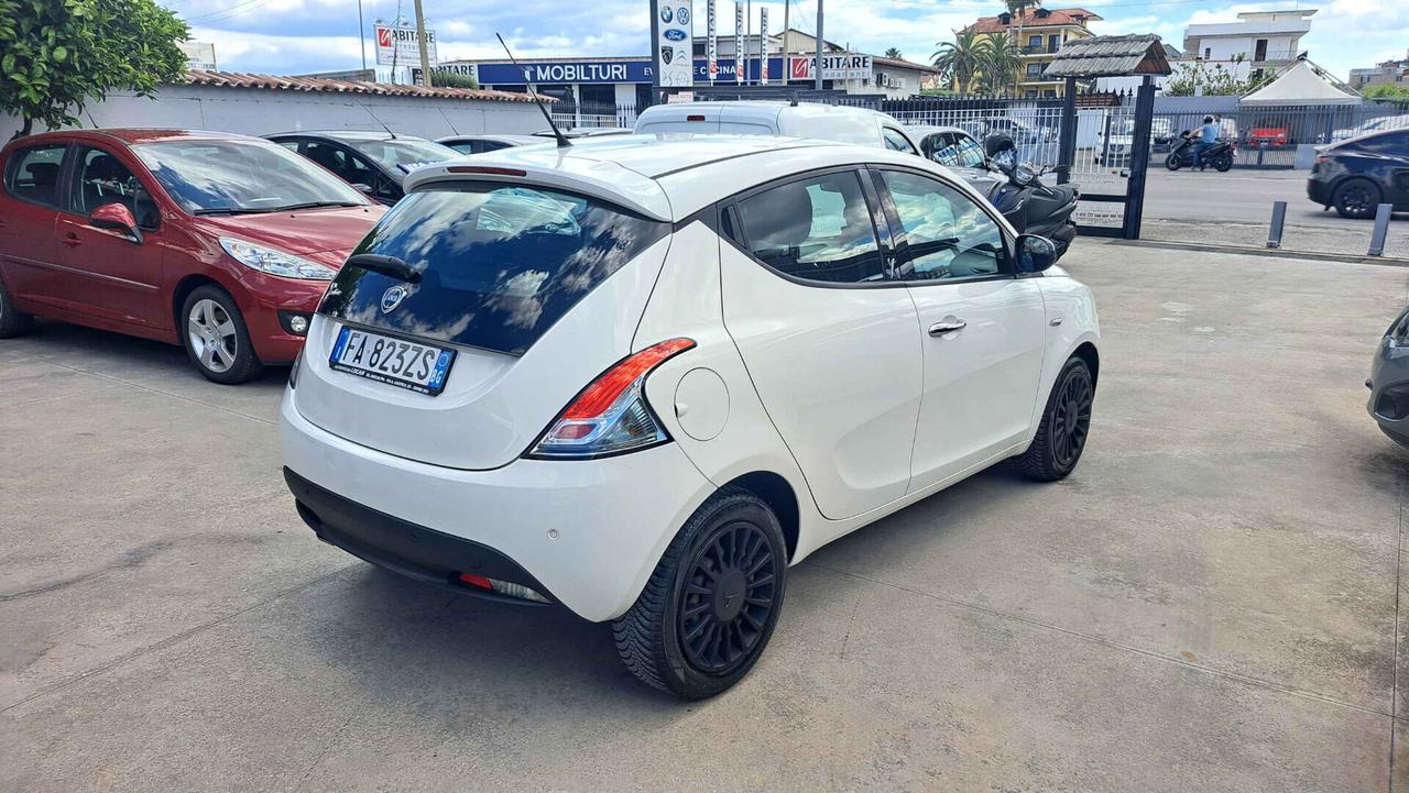 Lancia Ypsilon 1.3 MJT 16V 95 CV S&S Gold