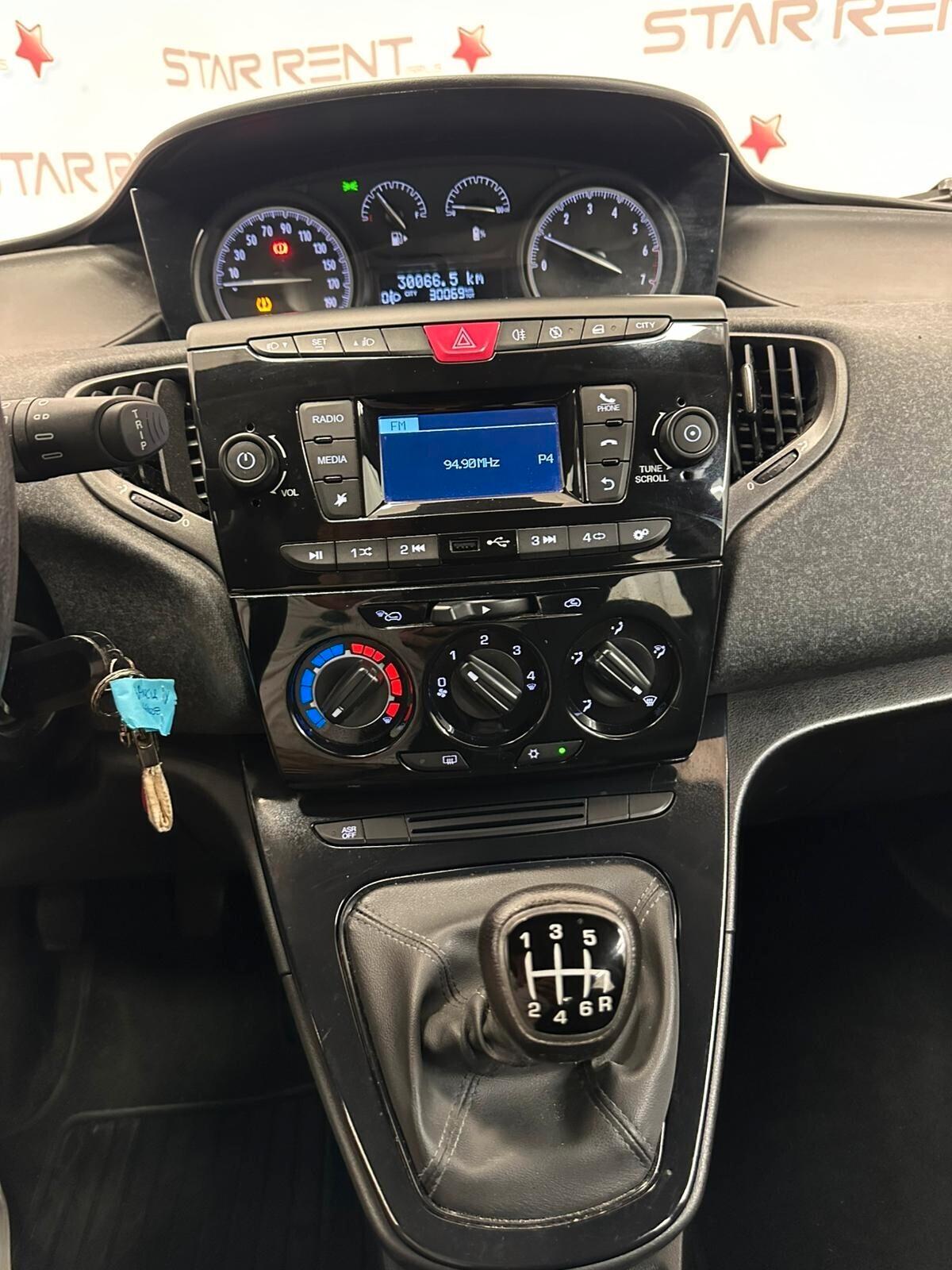 Lancia Ypsilon 1.0 FireFly 5 porte S&S Hybrid Ecochic Silver