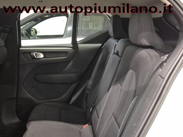 VOLVO XC40 T3 Geartronic Momentum Pro